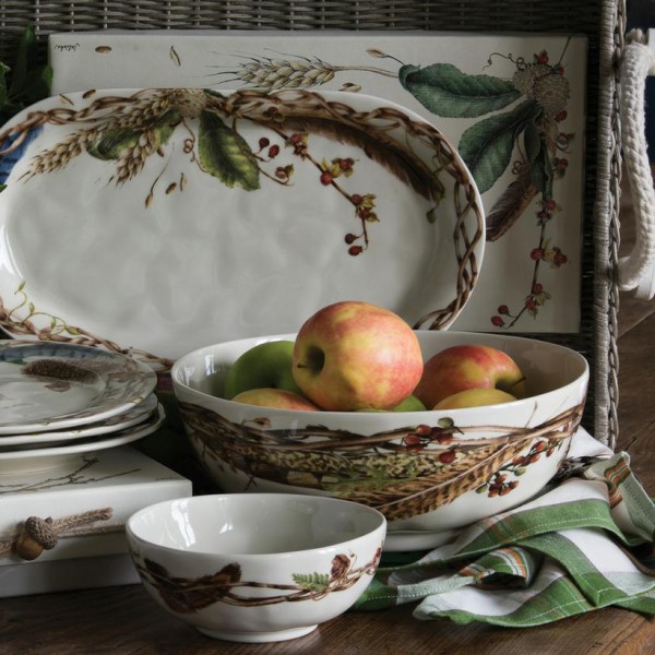decorated with beautiful details from a forest walk. Feather and acorns find thier way to your table.